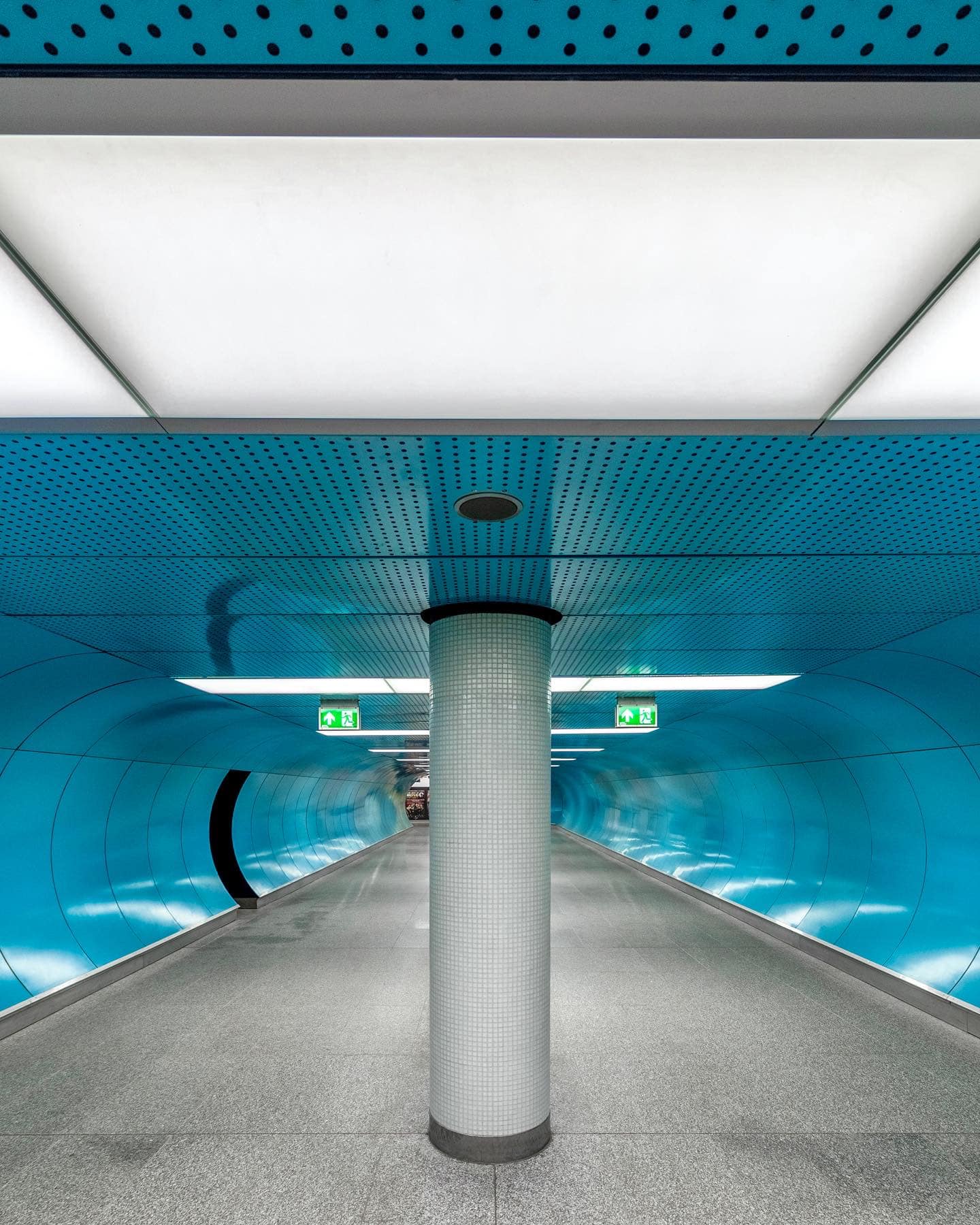 Sci-fibe illő fotókon az M3-as metró új állomásai