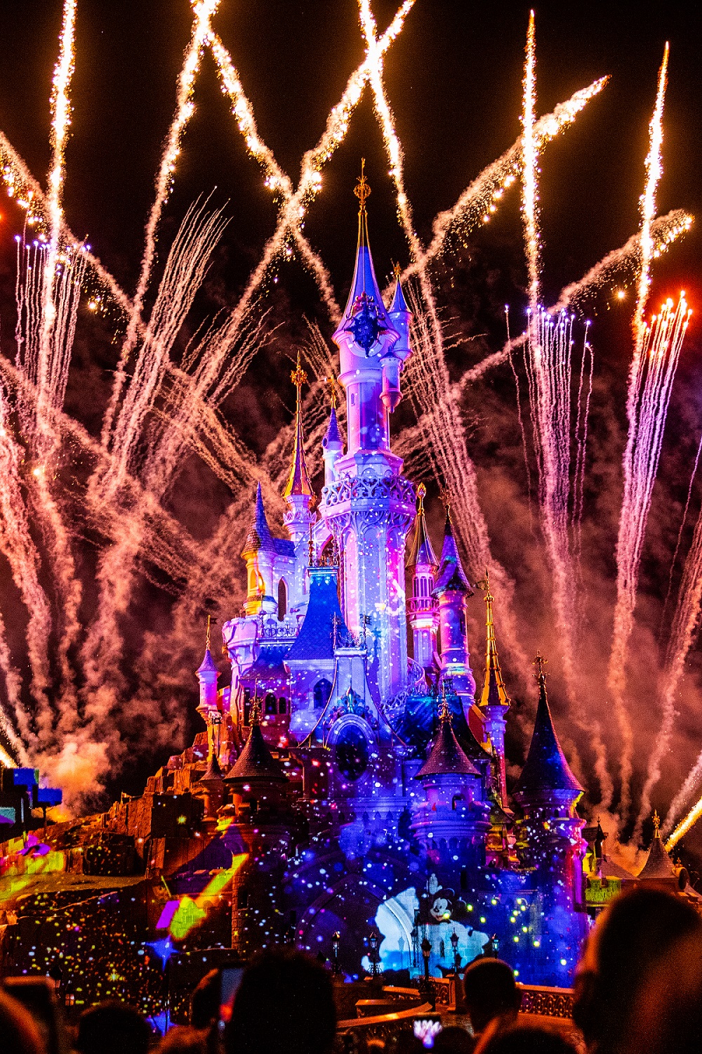 Látványos tud lenni egy tűzijáték a párizsi Disneylandben