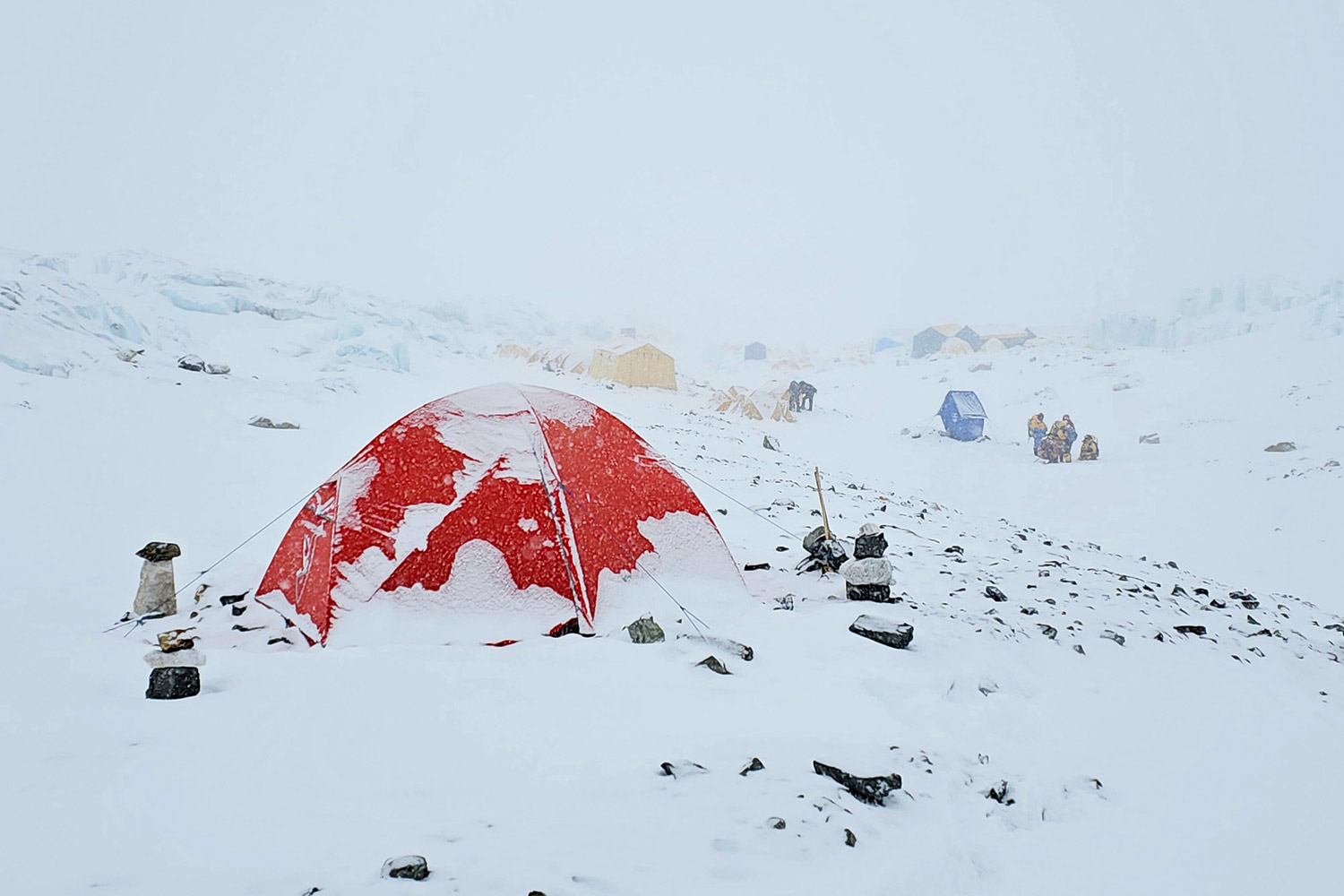 Történelmi magyar siker jöhet a Mount Everesten