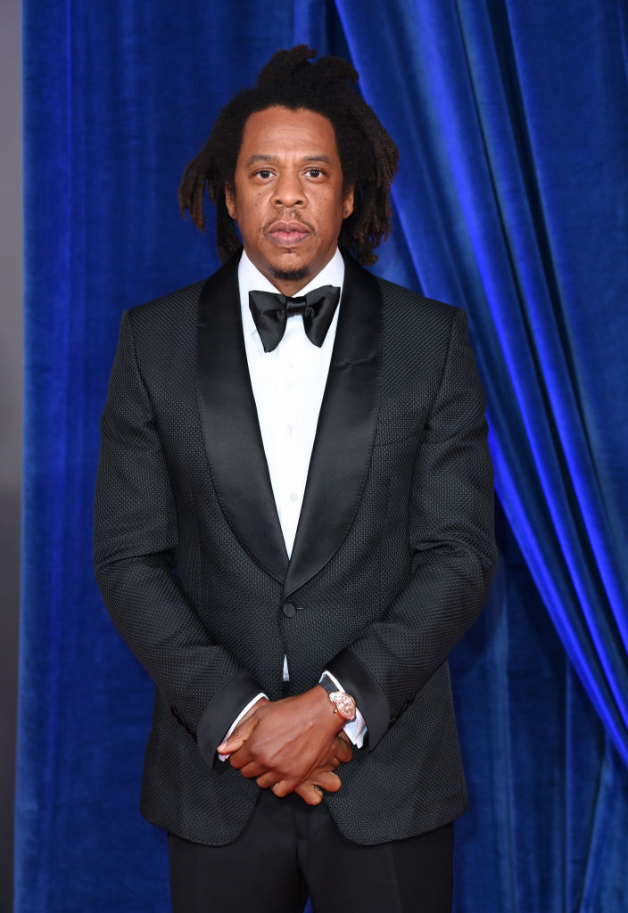 Shawn Carter, ismertebb nevén Jay-Z a "The Harder They Fall" című film világpremierjén, csuklóján a Cartier Crash karórával (fotó: Karwai Tang/WireImage/Getty Images)