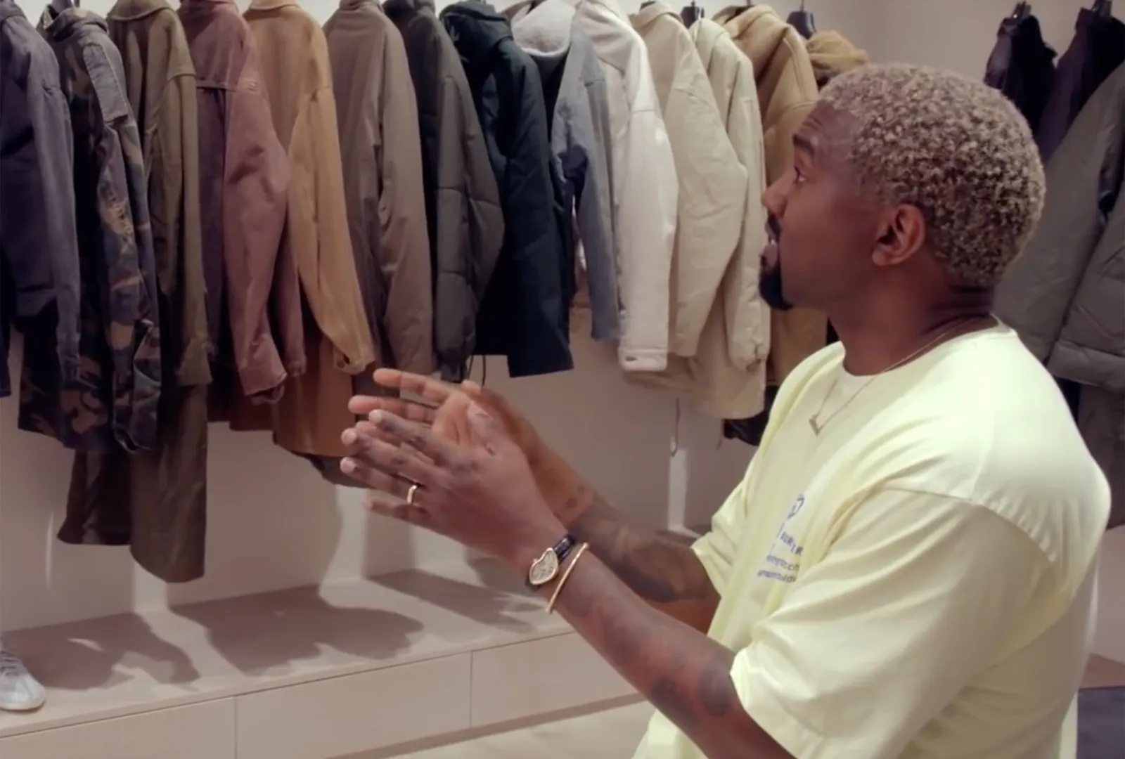 Kanye West robbantotta be a Cartier Crash őrületet (kép: Netflix)