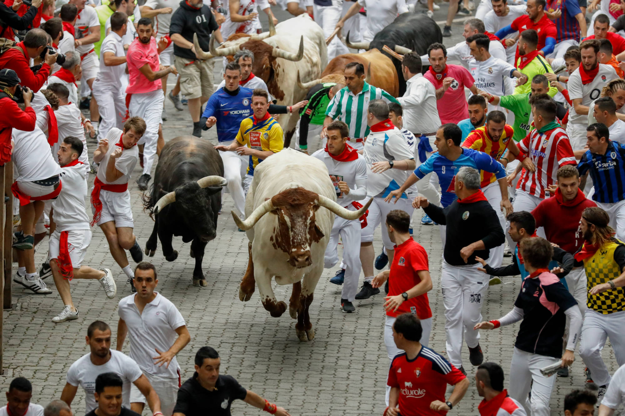 A fotók élesebbek, a résztvevők száma megnőtt, de a bikák maradtak (Fotó: Pablo Blazquez Dominguez / Stringer)
