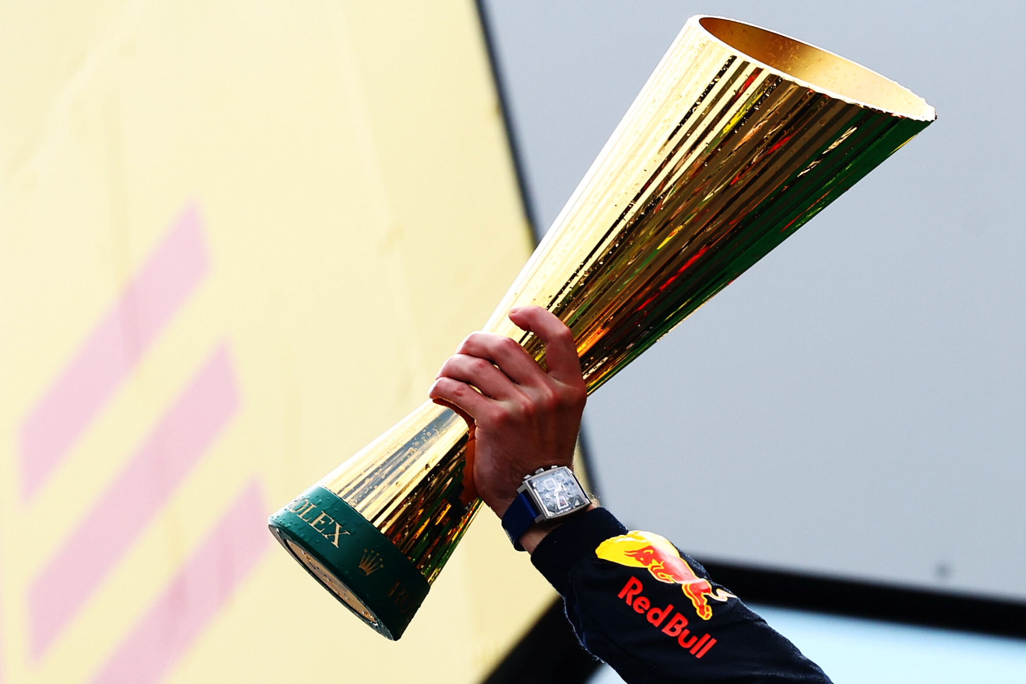 Már hetek óta Max Verstappen csuklóján díszeleghet az egyedi tervezésű ketyegő. (Fotó: Mark Thompson/Getty Images/Red Bull Content Pool)