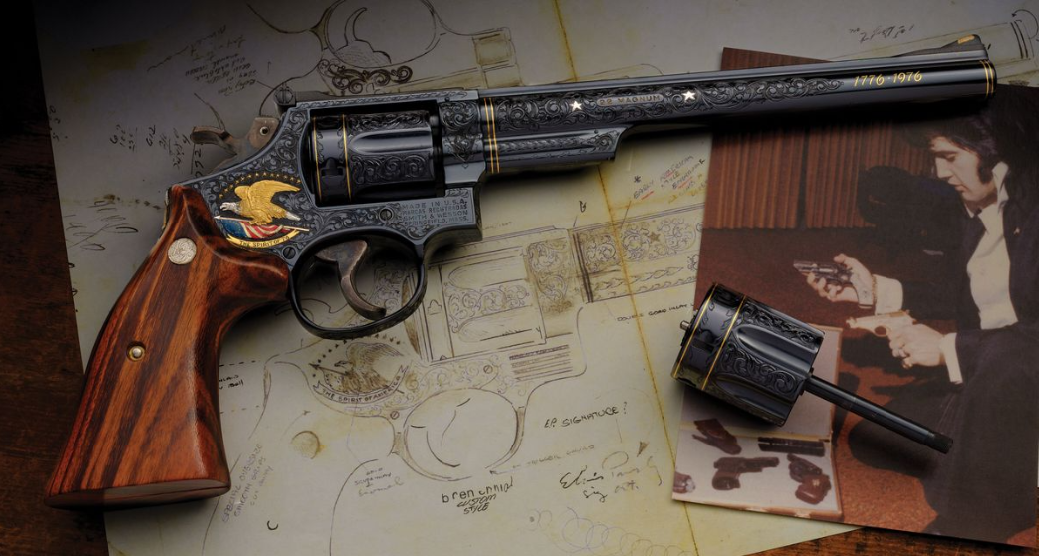 Gazdára talált Elvis Presley pisztolya, amelyet halála előtt kapott ajándékba