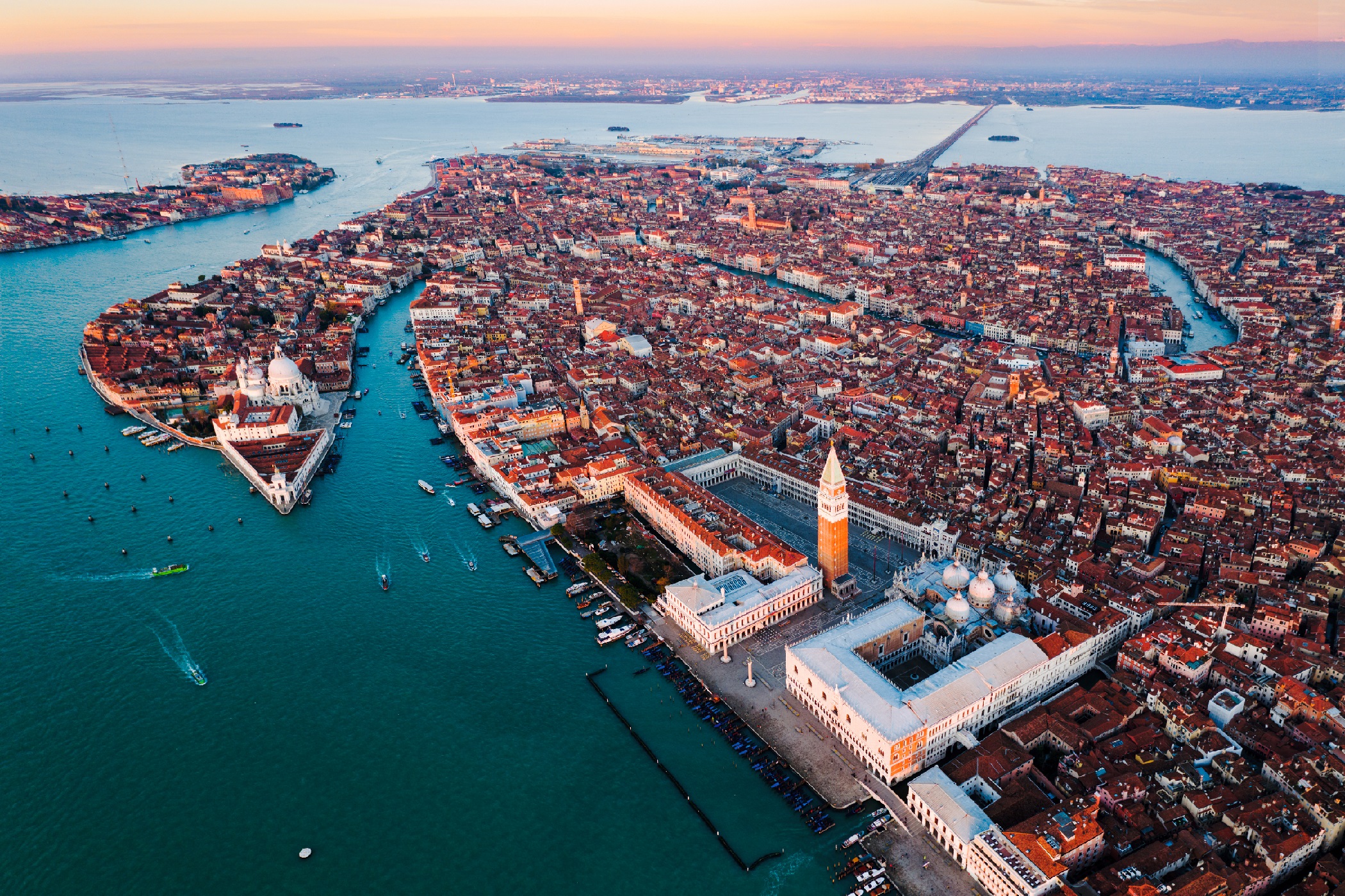 Hivatalos, belépődíjat szednek a Velencébe utazóktól