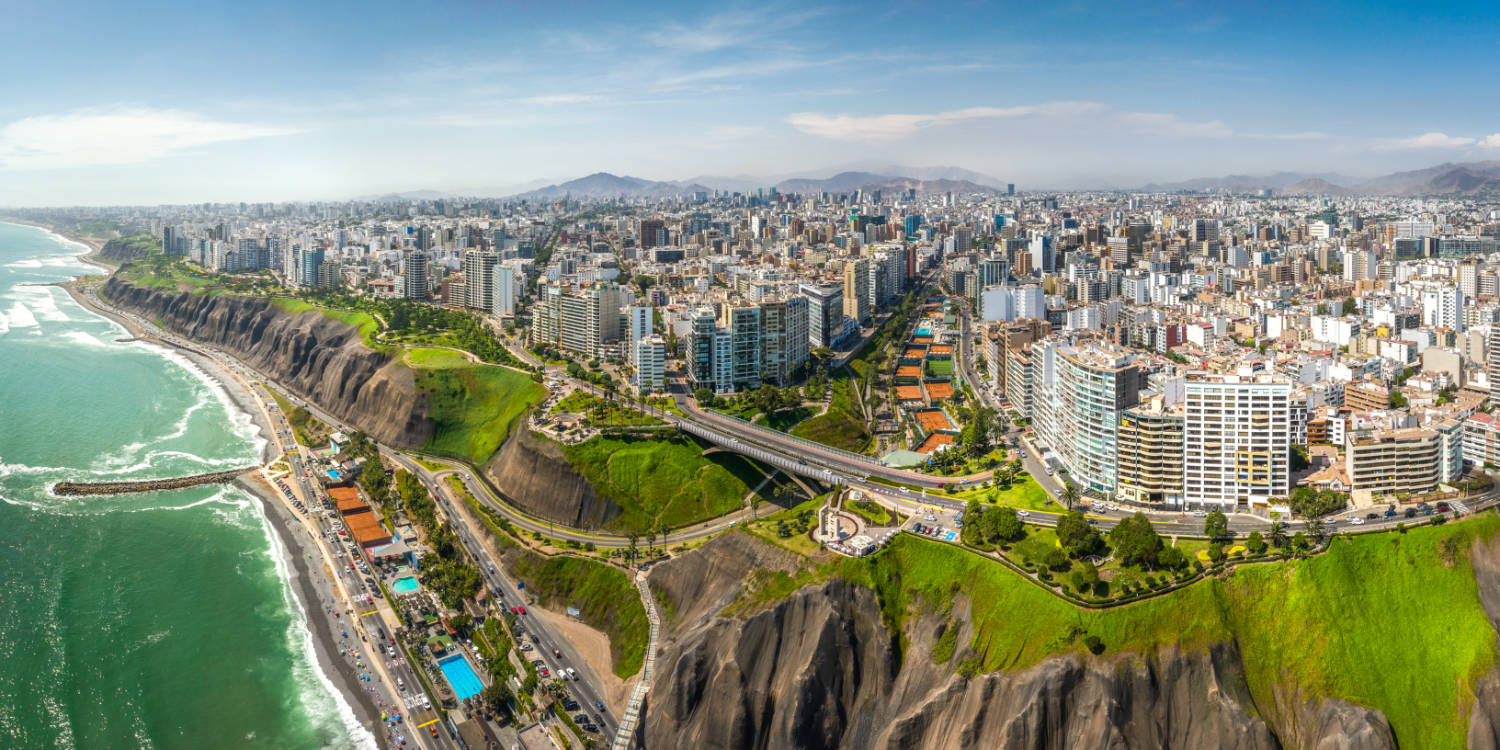 Lima lüktető modern nagyváros, ahol működik a netes távmunka, és könnyen felfedezhető Peru minden csodája. (fotó: Christian Vinces/Getty Images)