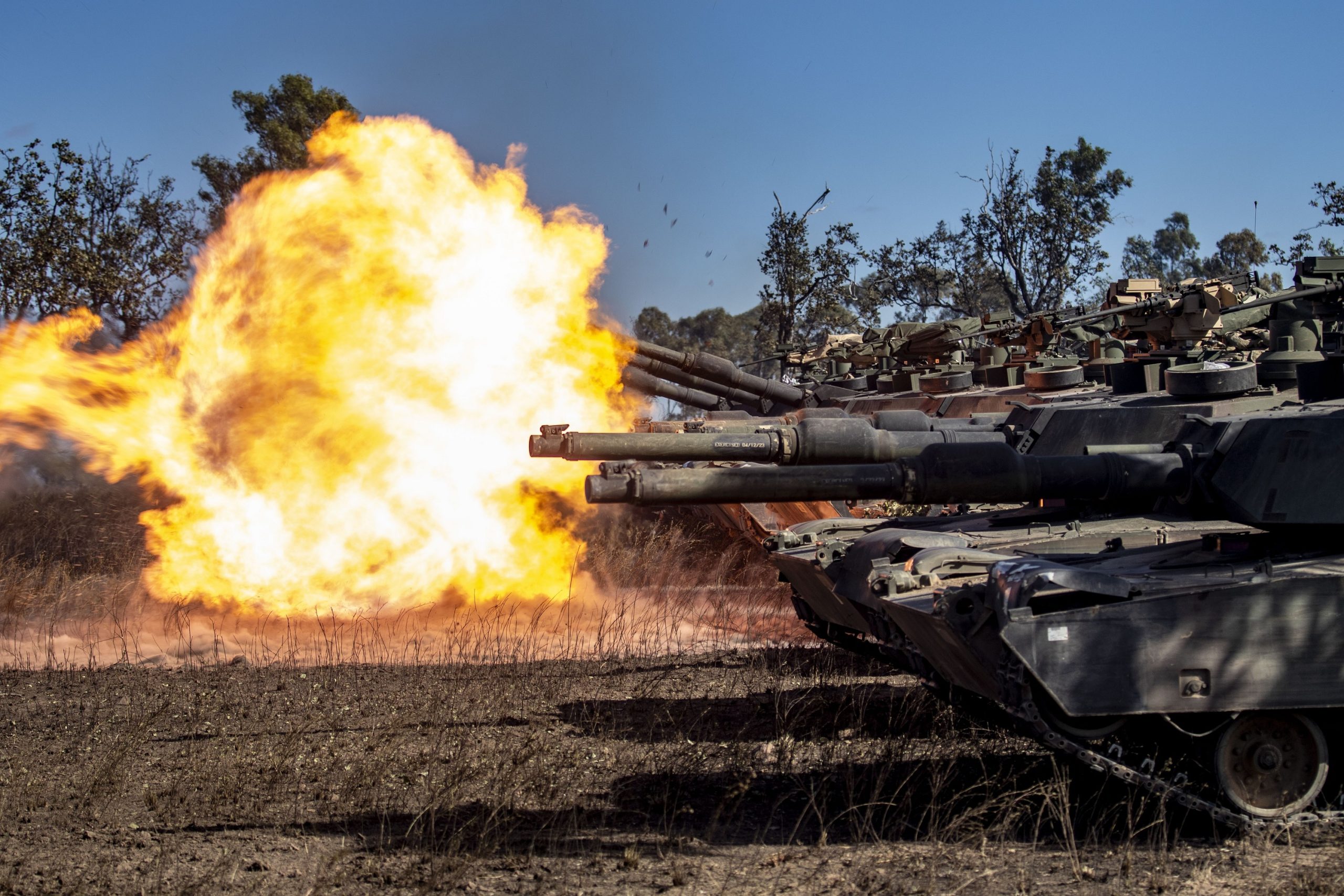 M1A2 Abrams tankok gyakorlatoznak az ausztráliai Queenslandben 2023. augusztus 4-én (Kép: Sgt. Jason Greaves)