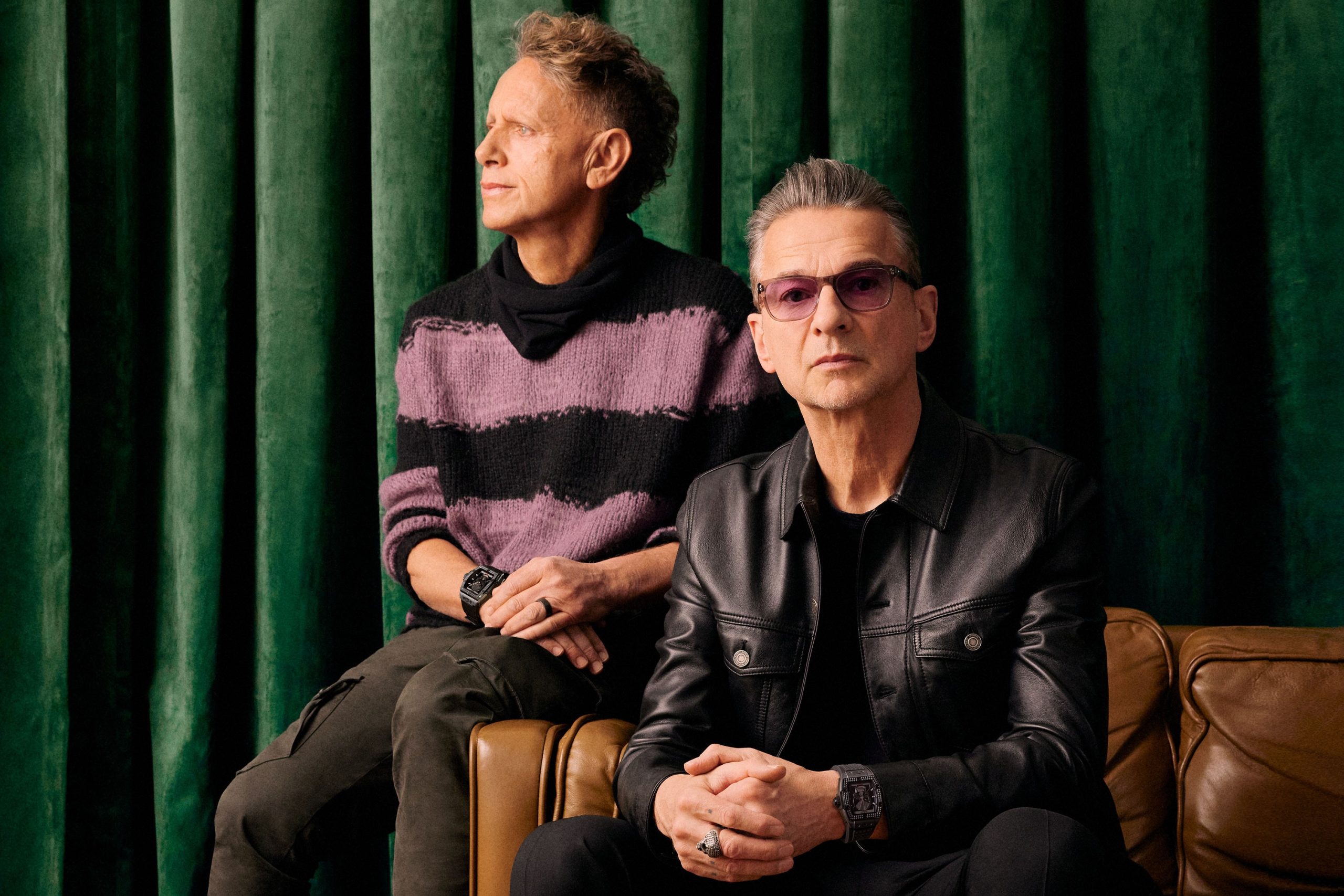 Dave Gahan (jobbra) és Martin Gore, a Depeche Mode tagjai