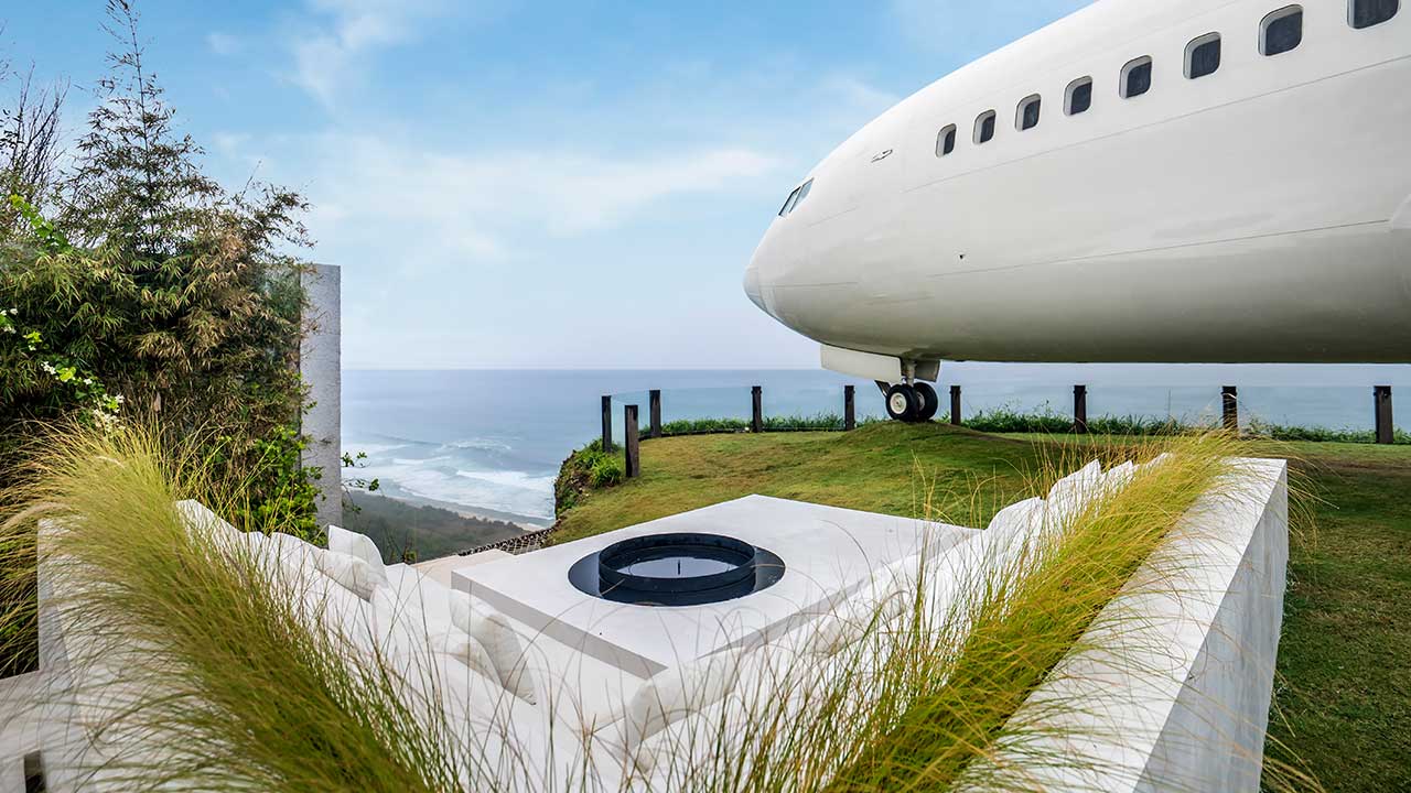 A világ egyik legszebb óceánpartján áll a repülőből épített luxushotel