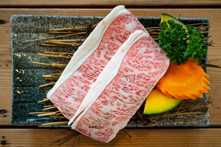A wagyu hús márványosságának külön táblázata van, szakértők értékelik és rangsorolják a minőséget