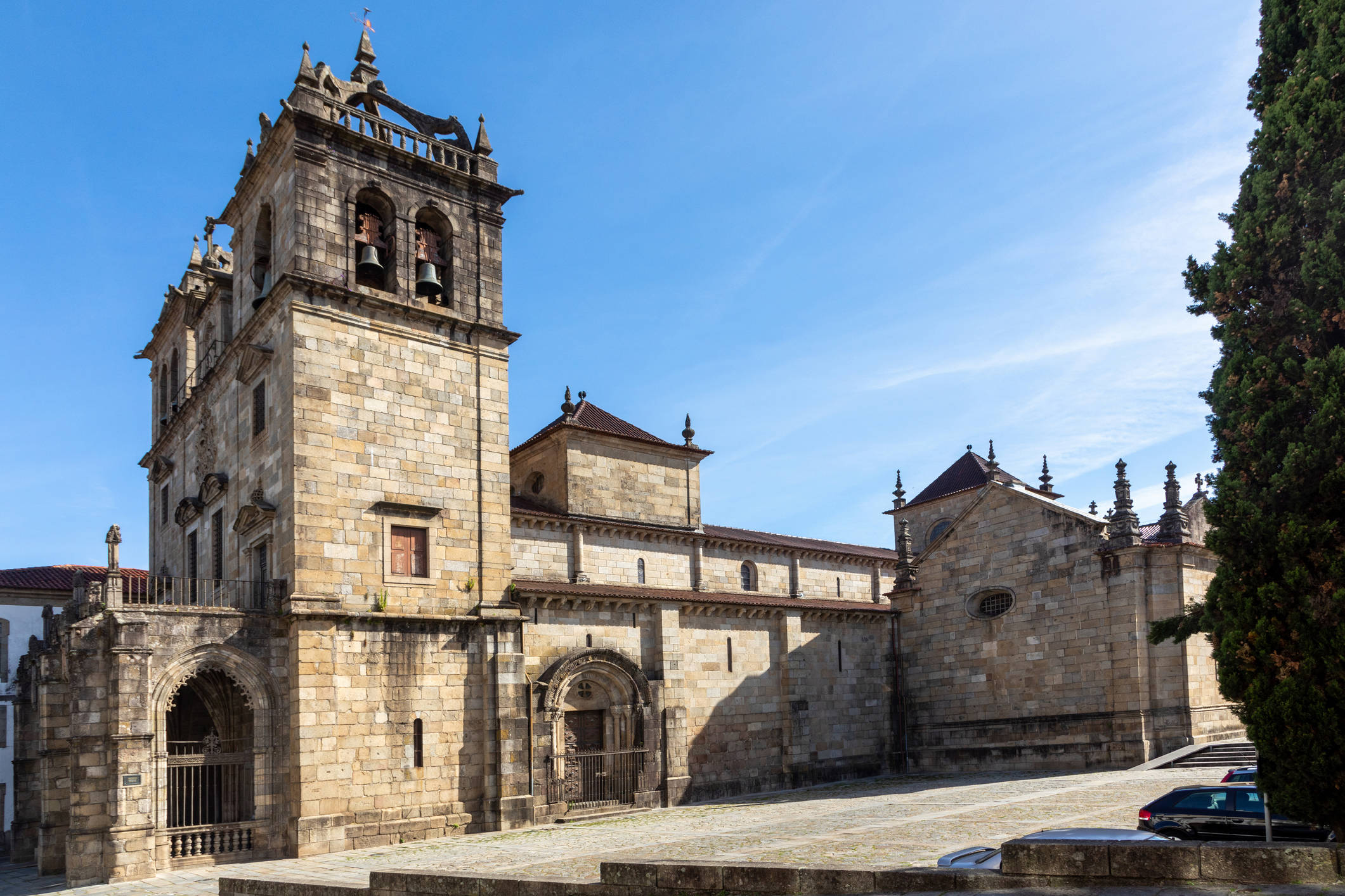 A Sé de Braga katedrális építése a 11. században indult, még bőven Portugália megszületése előtt