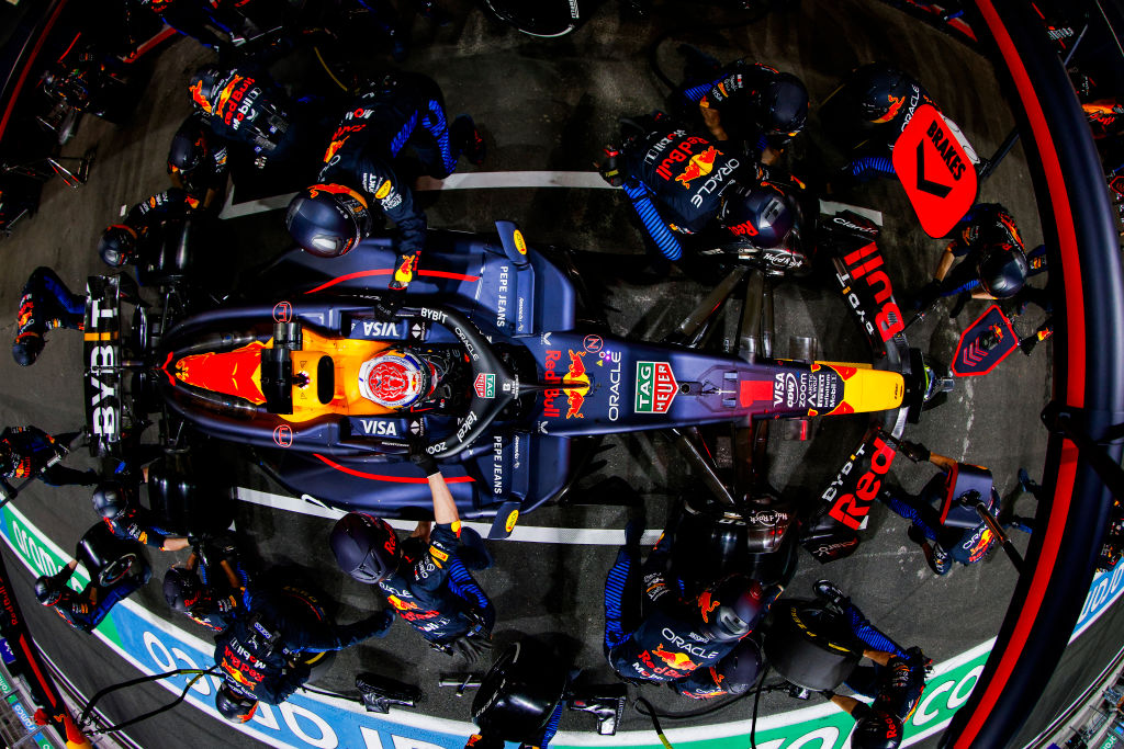 JEDDAH, SAUDI ARABIA - MARCH 09: Max Verstappen of the Netherlands driving the (1) Oracle Red Bull Racing RB20 makes a pitstop during the F1 Grand Prix of Saudi Arabia at Jeddah Corniche Circuit on March 09, 2024 in Jeddah, Saudi Arabia. (Photo by Mark Thompson/Getty Images)