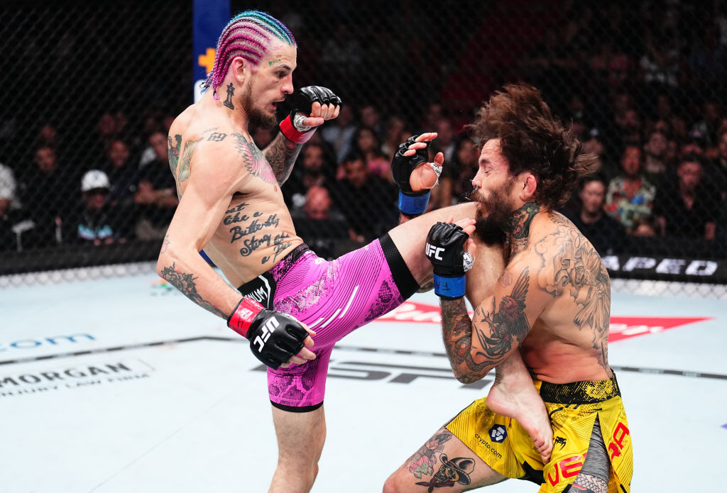 MIAMI, FLORIDA - MARCH 09: (L-R) Sean O'Malley knees Marlon Vera of Ecuador in the UFC bantamweight championship fight during the UFC 299 event at Kaseya Center on March 09, 2024 in Miami, Florida. (Photo by Chris Unger/Zuffa LLC via Getty Images)