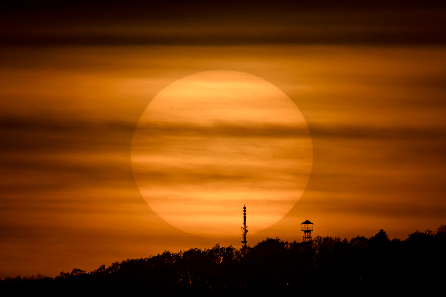 Lélegzetelállító naplementét fotóztak Salgótarjánnál