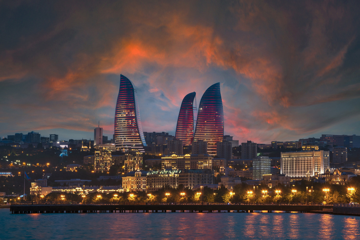 Baku elég látványos hátteret ad az esti sörözéshez