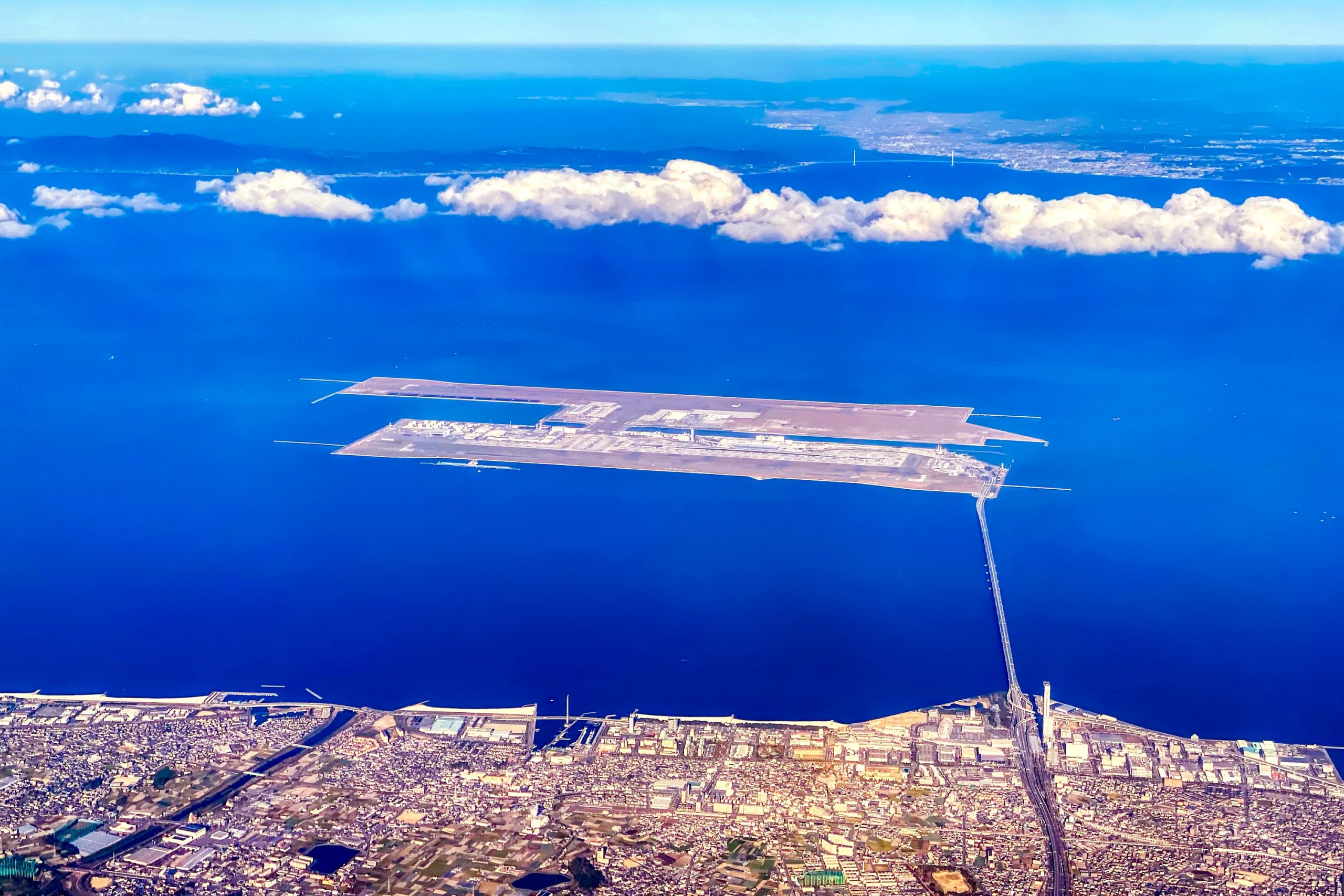 A Kansai repülőtér egy mesterséges szigetre épült Oszaka mellé