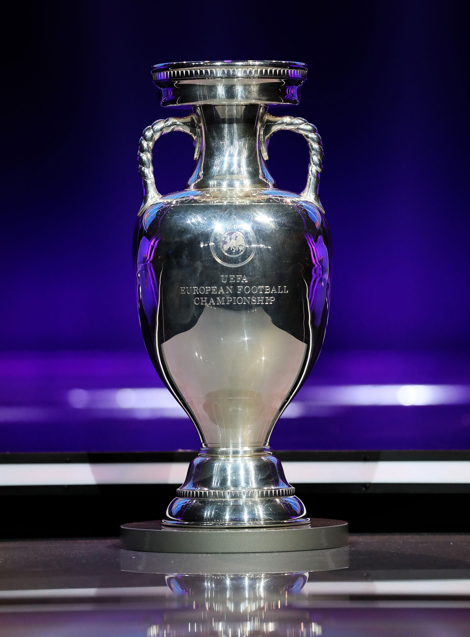 Tekintélyes trófea (Kép: Matthew Lewis - UEFA/UEFA via Getty Images)