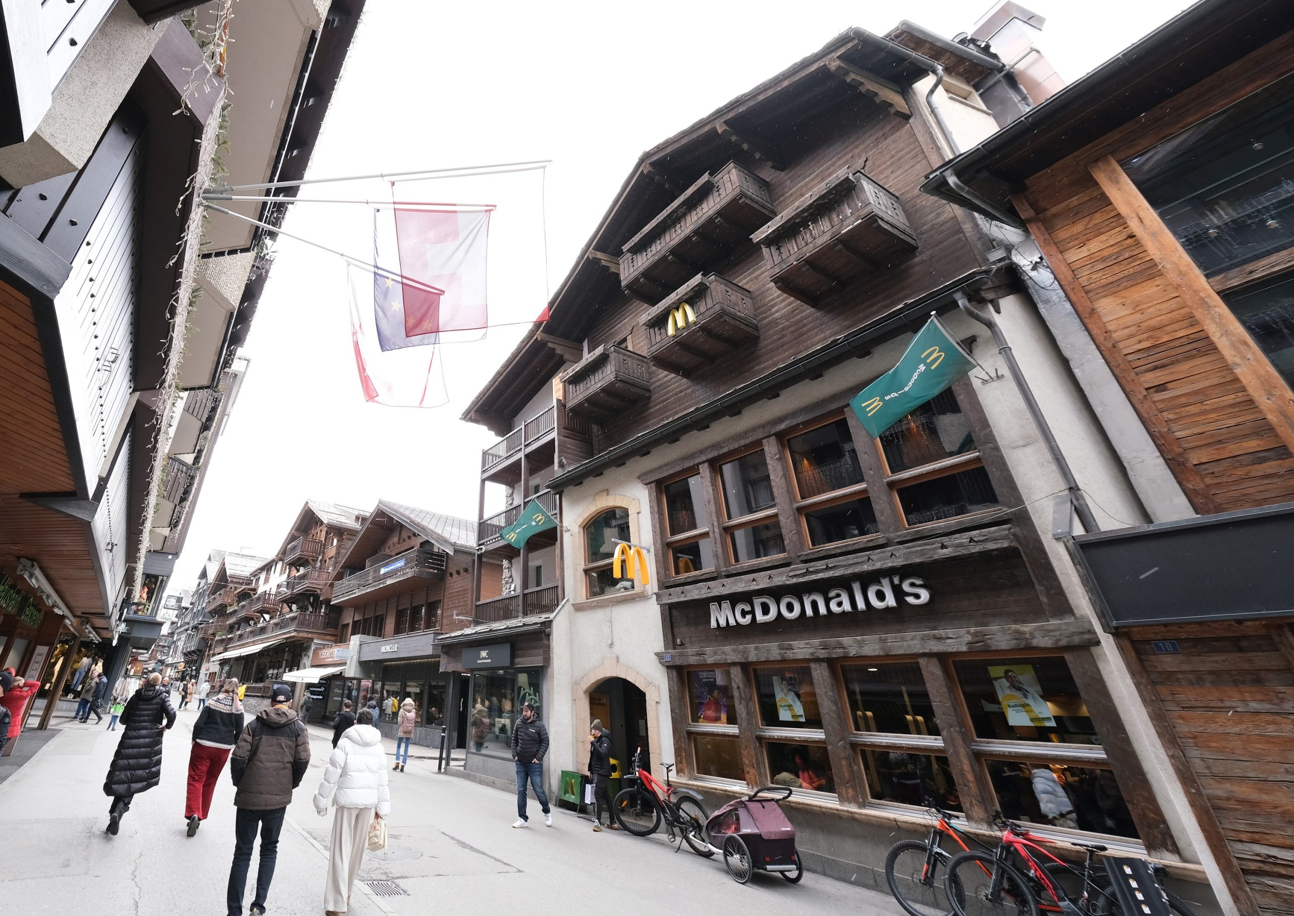 McDonald's étterem a svájci Zermatt síparadicsomban (Kép: Bernd Weißbrod/picture alliance via Getty Images)