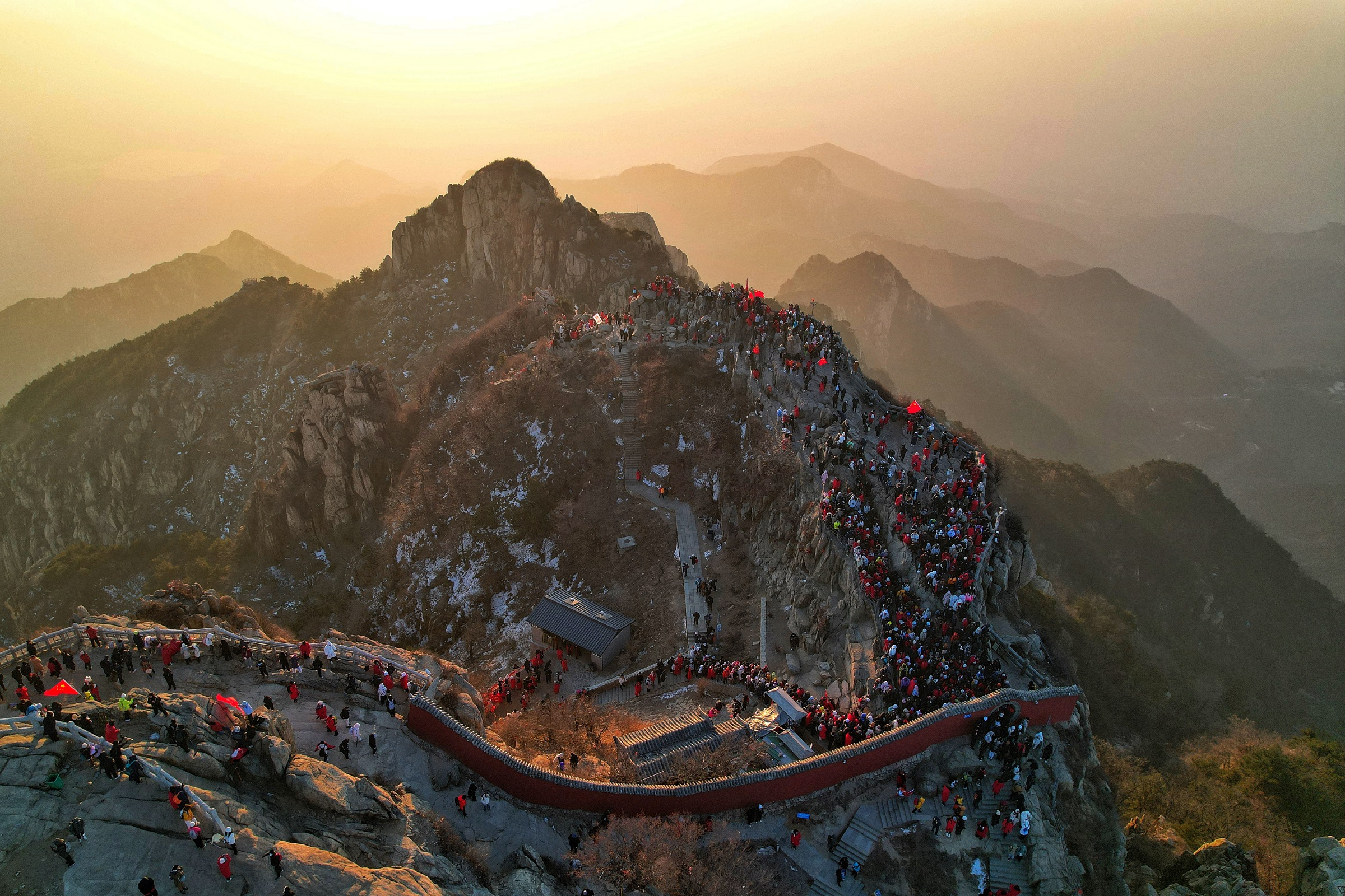 Igencsak népszerű hely a Taj-hegy (Kép: Chen Yang/VCG via Getty Images)