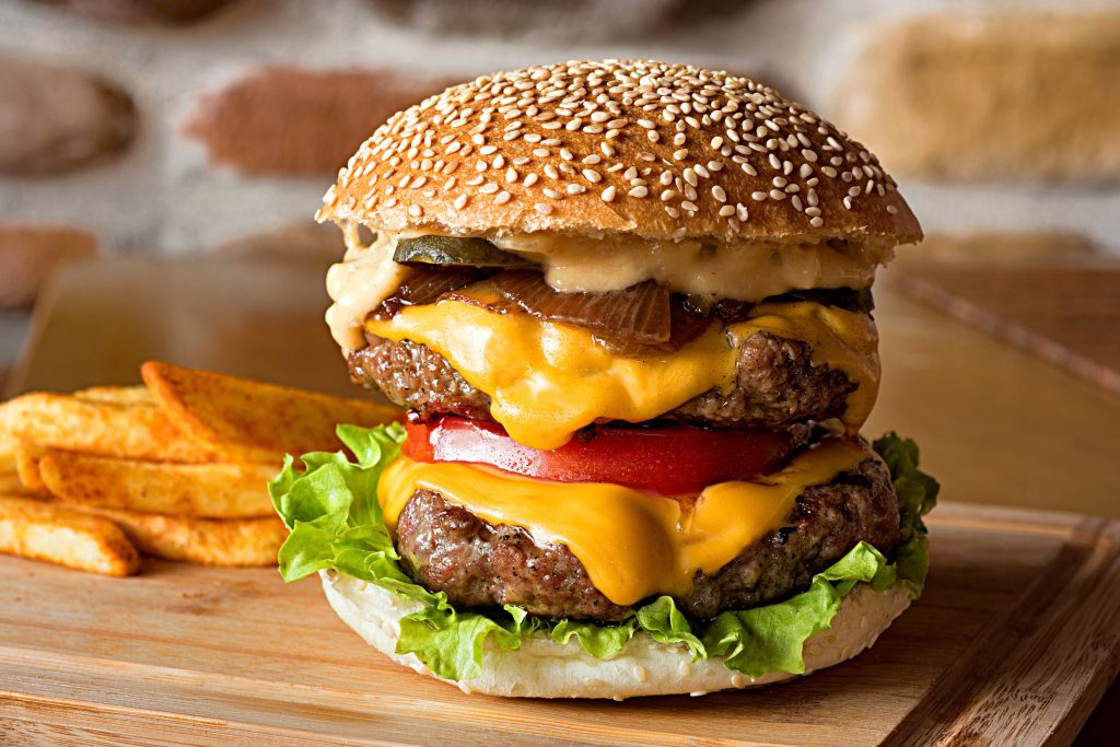 Így esznek hamburgert a magyarok