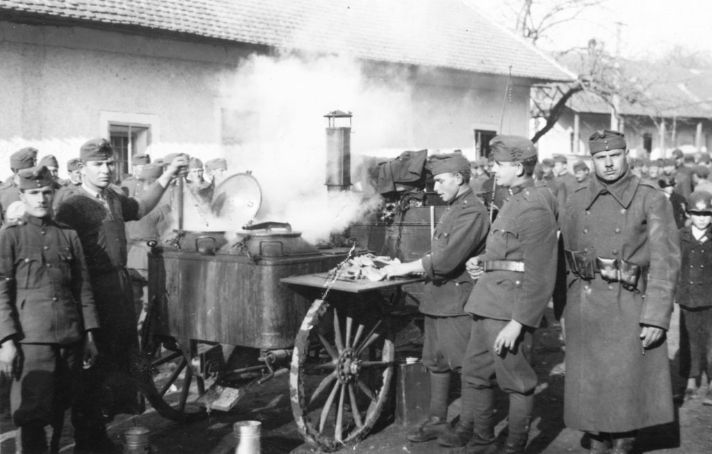 A mai fiatalok nem is tudják, miből ettek régen a katonák