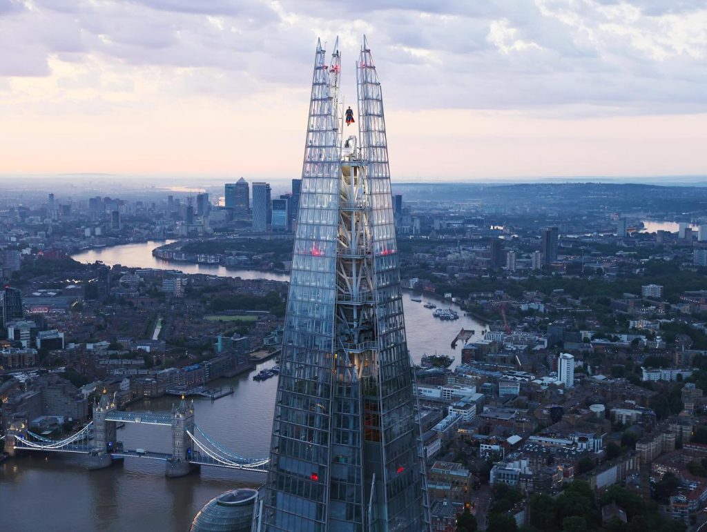 London felett jelent meg Superman, és ez teljesen komoly