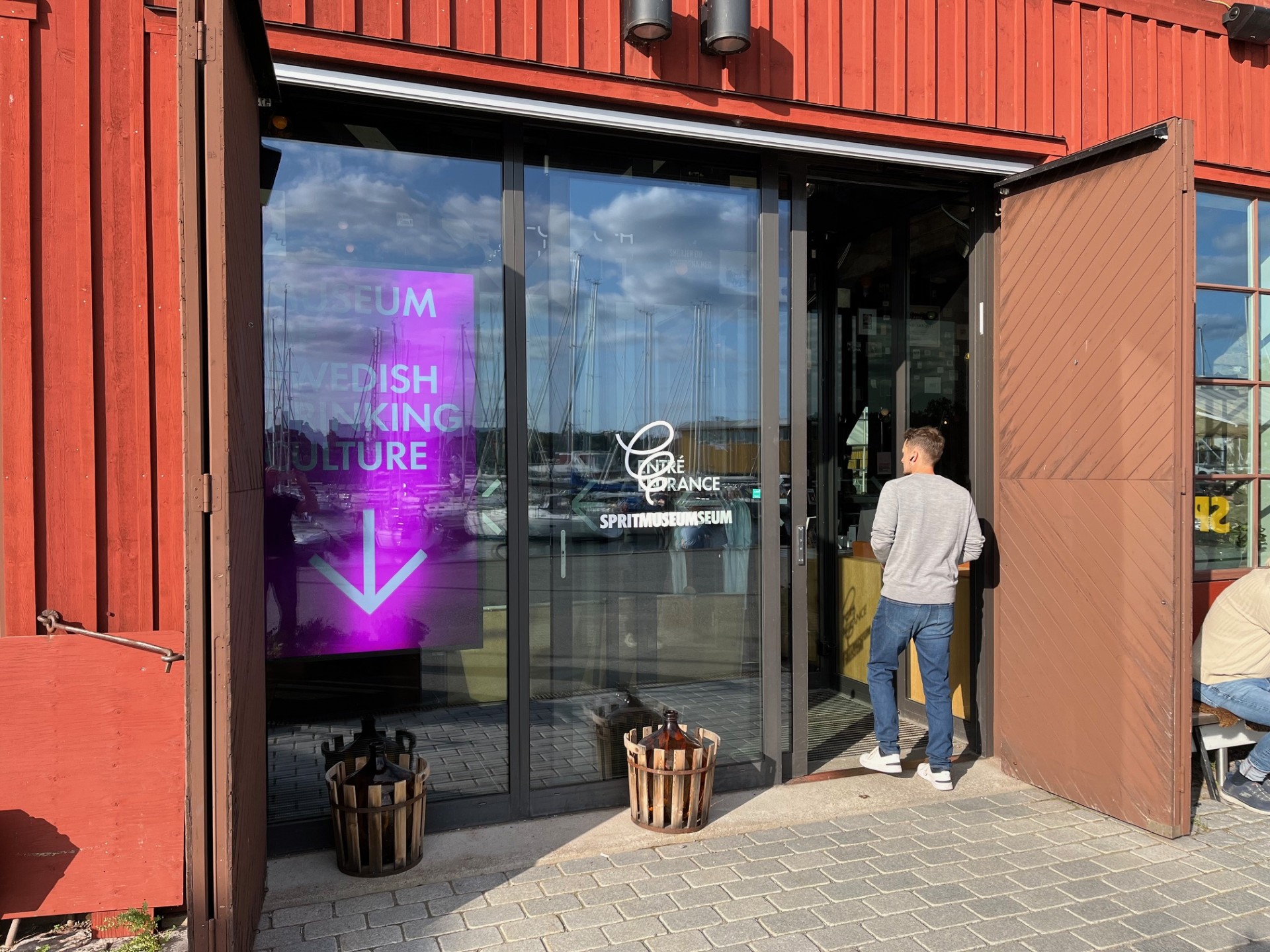Valamint működik a svéd fővárosban múzeum az alkohol történetéről, fogyasztási kulutájáról