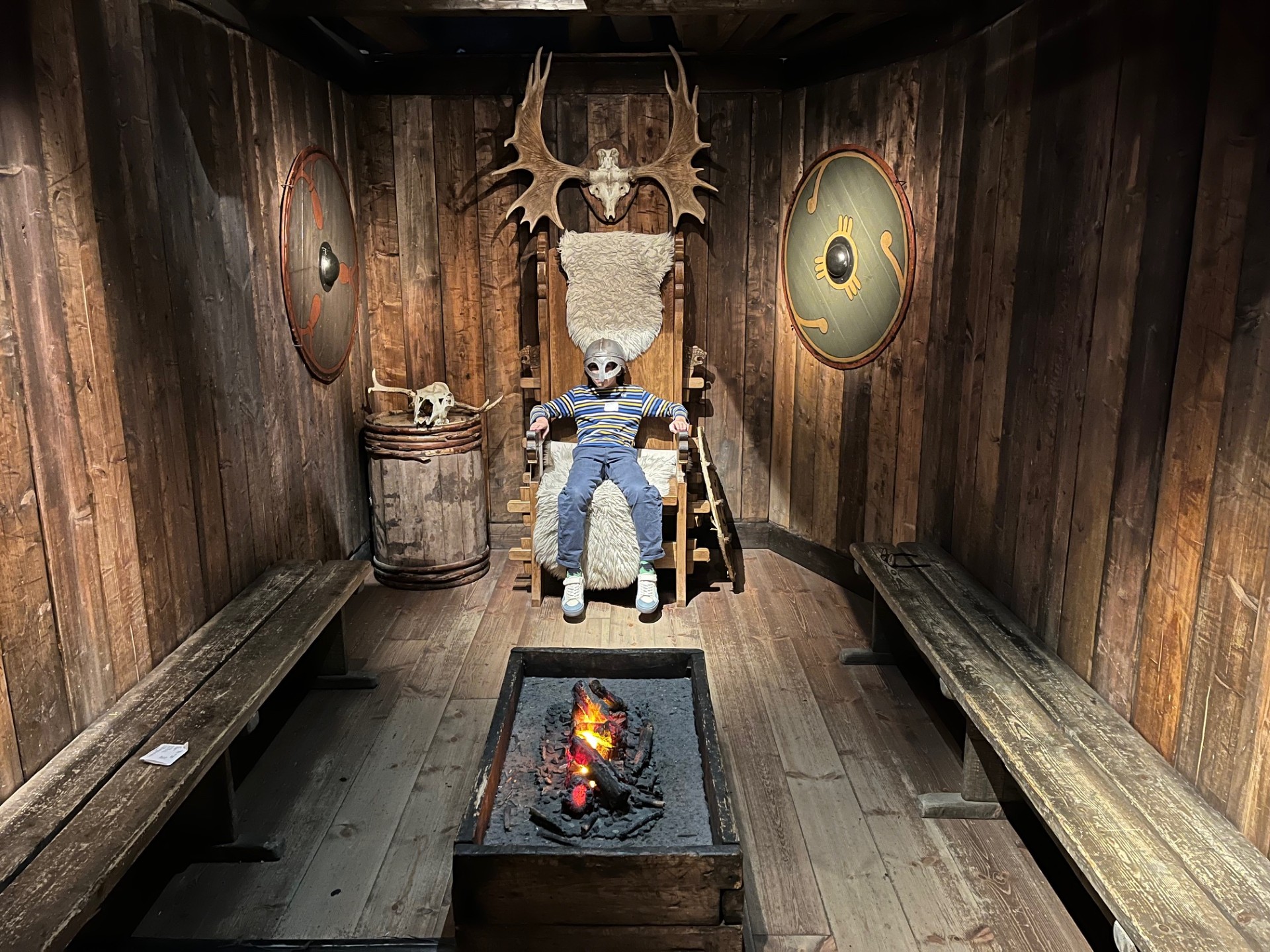 Létezik természetesen a viking kultúráról is múzeum, természetesen a család minden tagja imádta…,