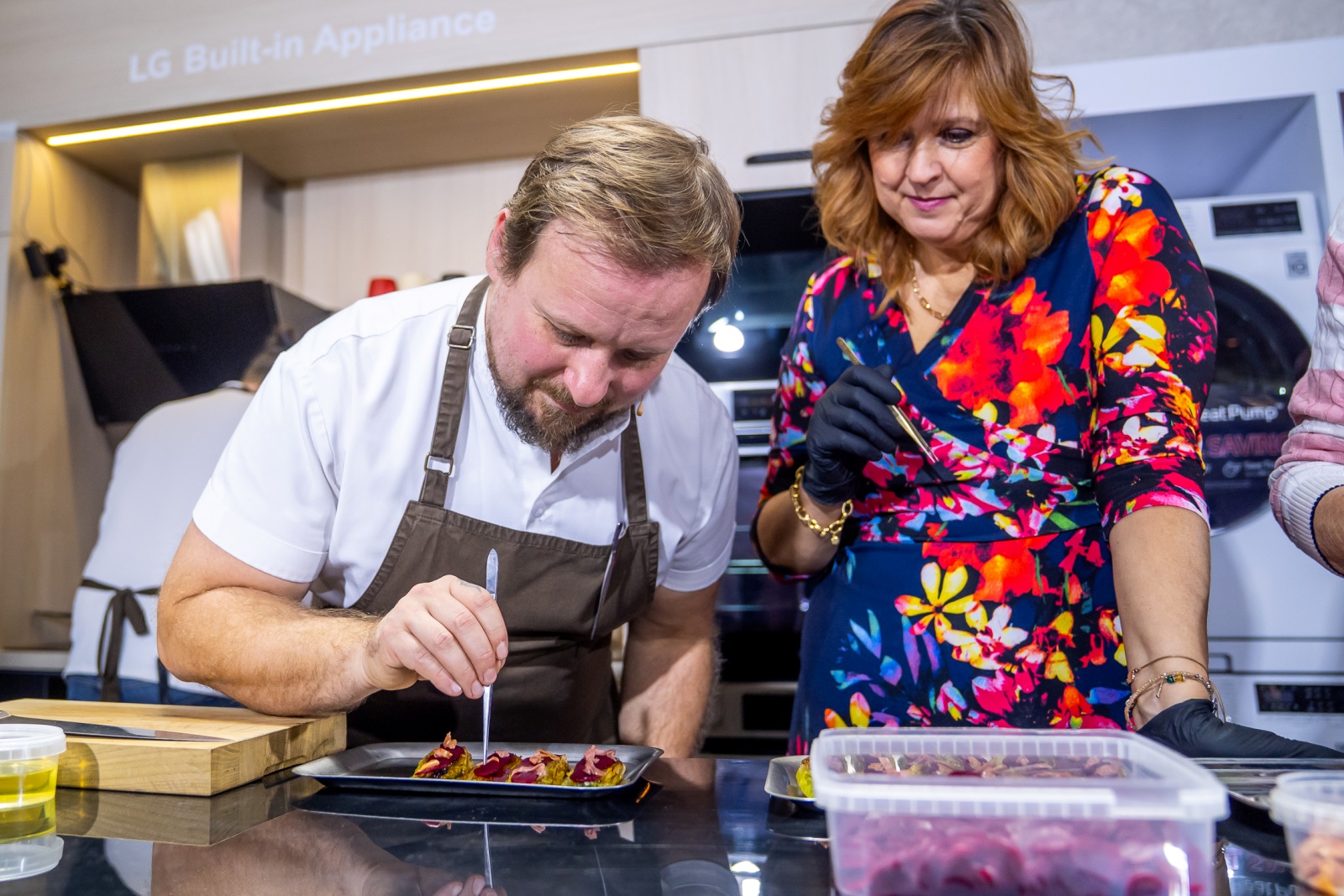 A séf munka közben (Kép: LG Magyarország)