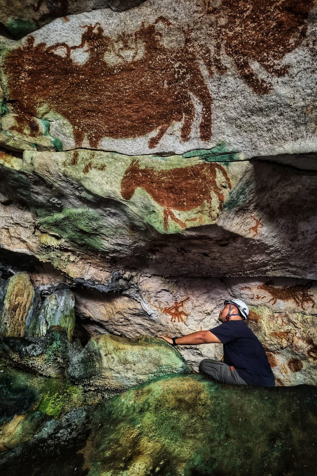 Megtal&aacute;lt&aacute;k a vil&aacute;g legr&eacute;gebbi barlangrajz&aacute;t