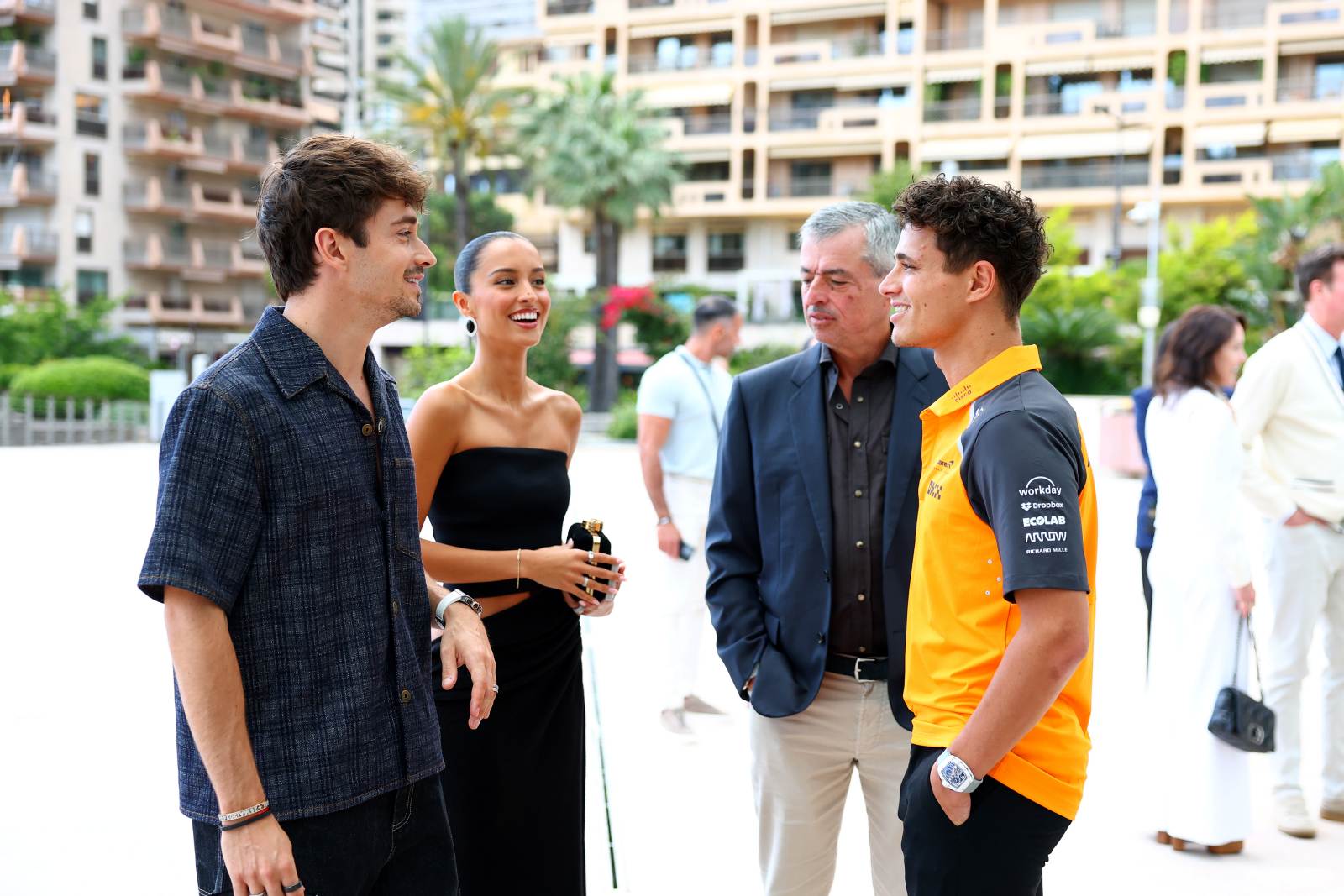 A ferrais Charles Leclerc és a 2025-ös mclarenes világbajnok Lando Norris - Monacóban a versenyhétvégén kívül is összejöhetnek (Kép: Bryn Lennon - Formula 1/Formula 1 via Getty Images)